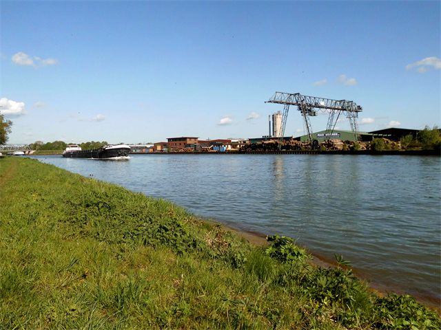 Mittellandkanal mit Verladebrcke